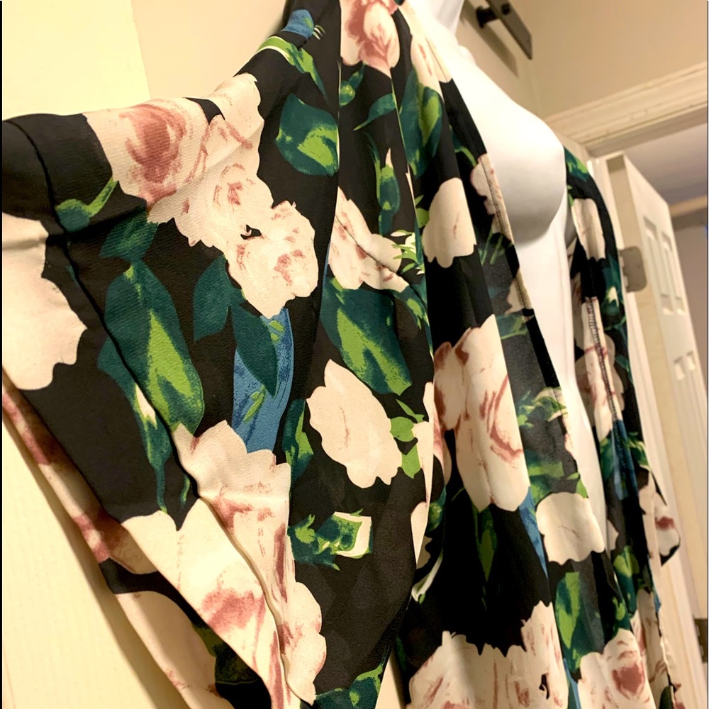 Black Floral Kimono